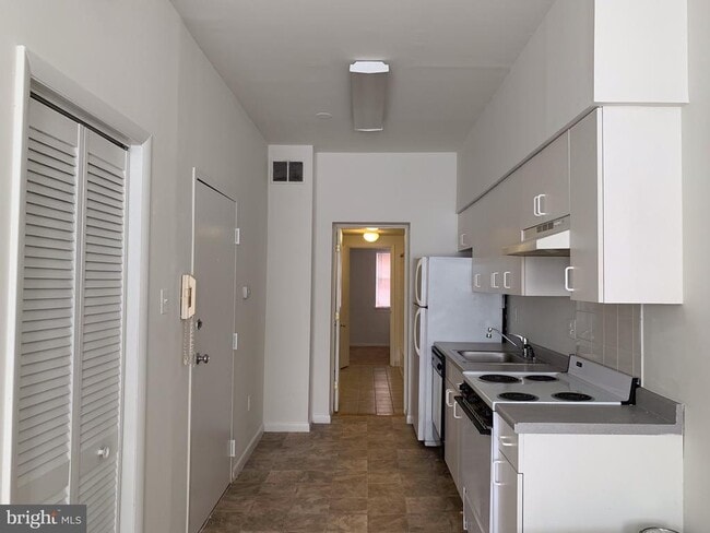 Building Photo - 1203 Locust St