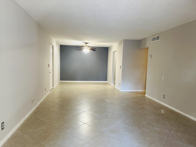 Building Photo - 9875 Pineapple Tree Dr