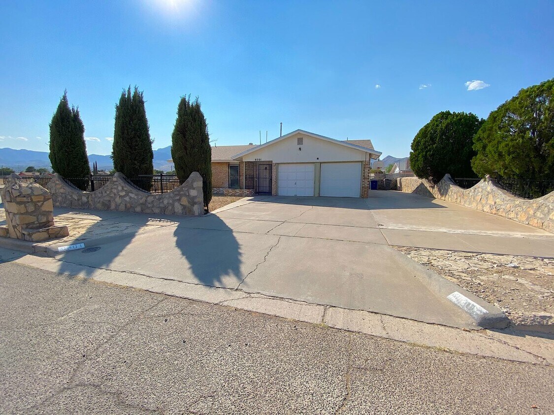 Foto principal - Northeast El Paso 3 Bed Refrig A/C