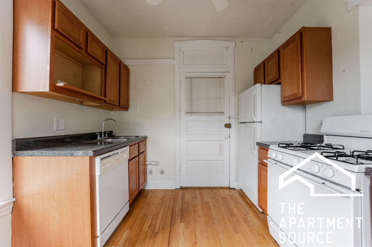 Primary Photo - 3334 W Ainslie St