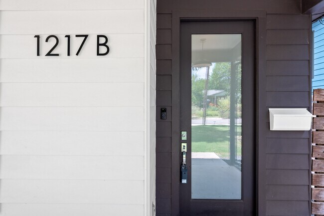Building Photo - 1217 Arcadia Ave