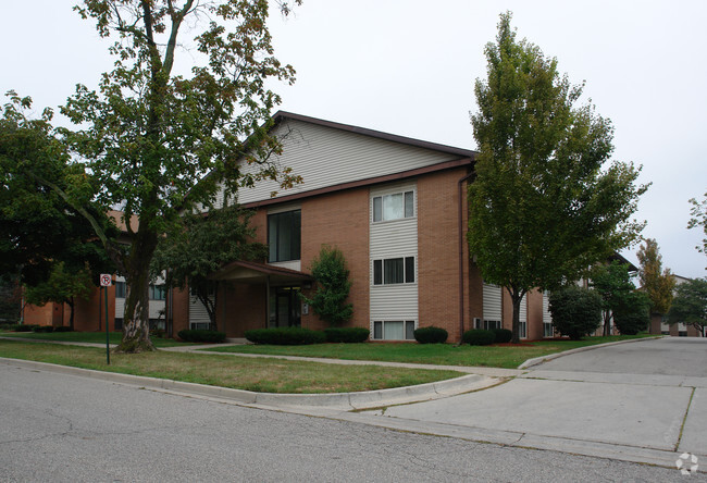 Building Photo - Colonial Place Apartments