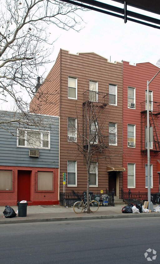 Primary Photo - 575 Meeker Ave