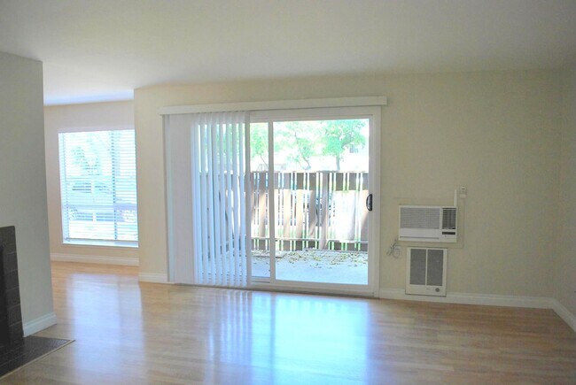 Foto del edificio - Updated, Bright, Spacious & Clean! Excellent Location at The Vintner in San Ramon