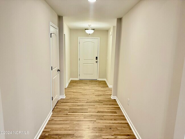 Foto del edificio - 720 Oleander Dr