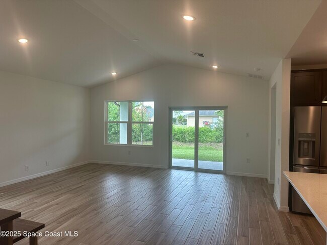 Building Photo - 712 Donau Ave NW