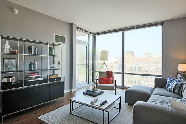 Foto del edificio - 743 S Clark St