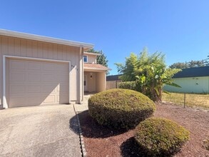 Building Photo - 4507-4517-4517 Boulder Dr SE