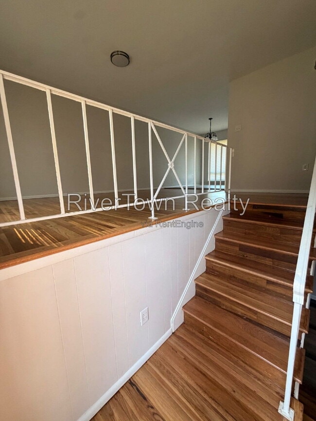Building Photo - 1327 Busby Ave