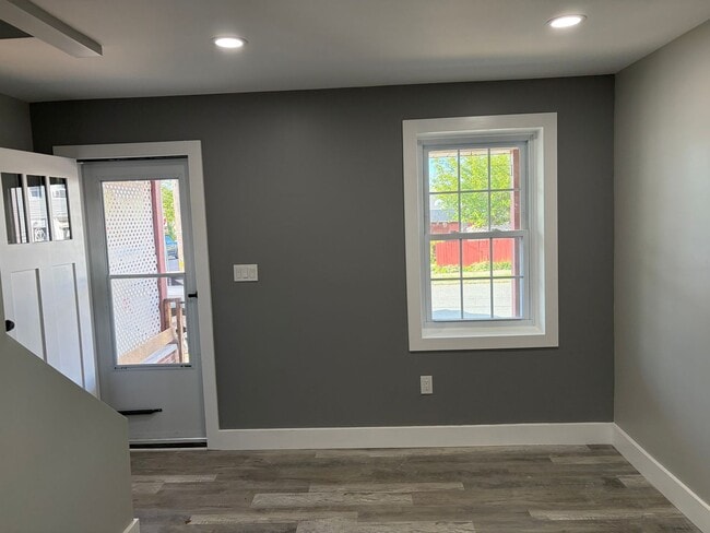 Building Photo - Fully Renovated 2 Bed 1 Bath Townhouse Style Row Home Now Available