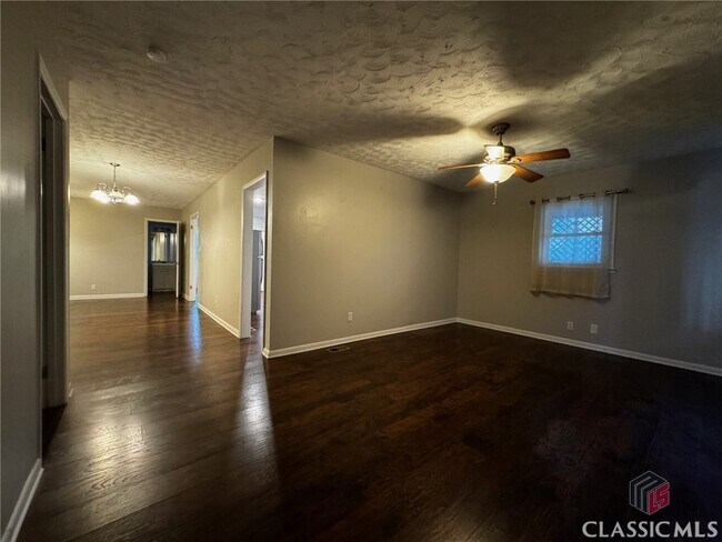 Building Photo - 170 Royal Ct