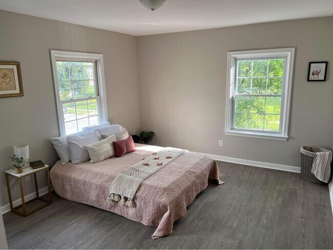 Foto del edificio - 347 N Roosevelt Ave