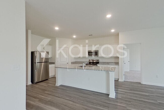 Building Photo - 635 Castillo Dr