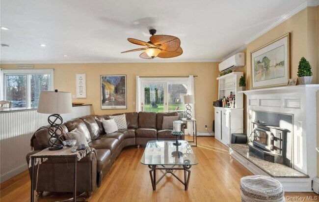 Foto del edificio - 23 N Westbury Rd