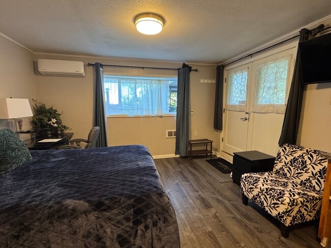 Building Photo - 3354 NW Crest Dr