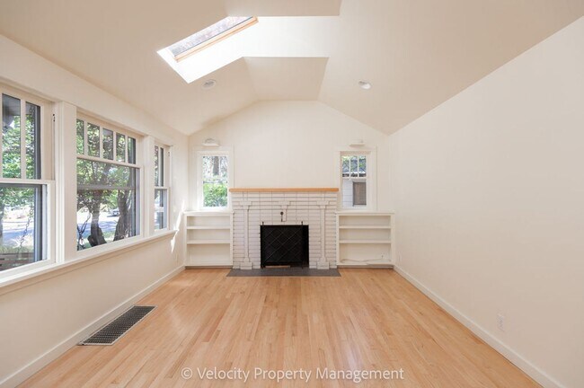 Foto del edificio - Downtown Bend Cottage! Pets Considered.