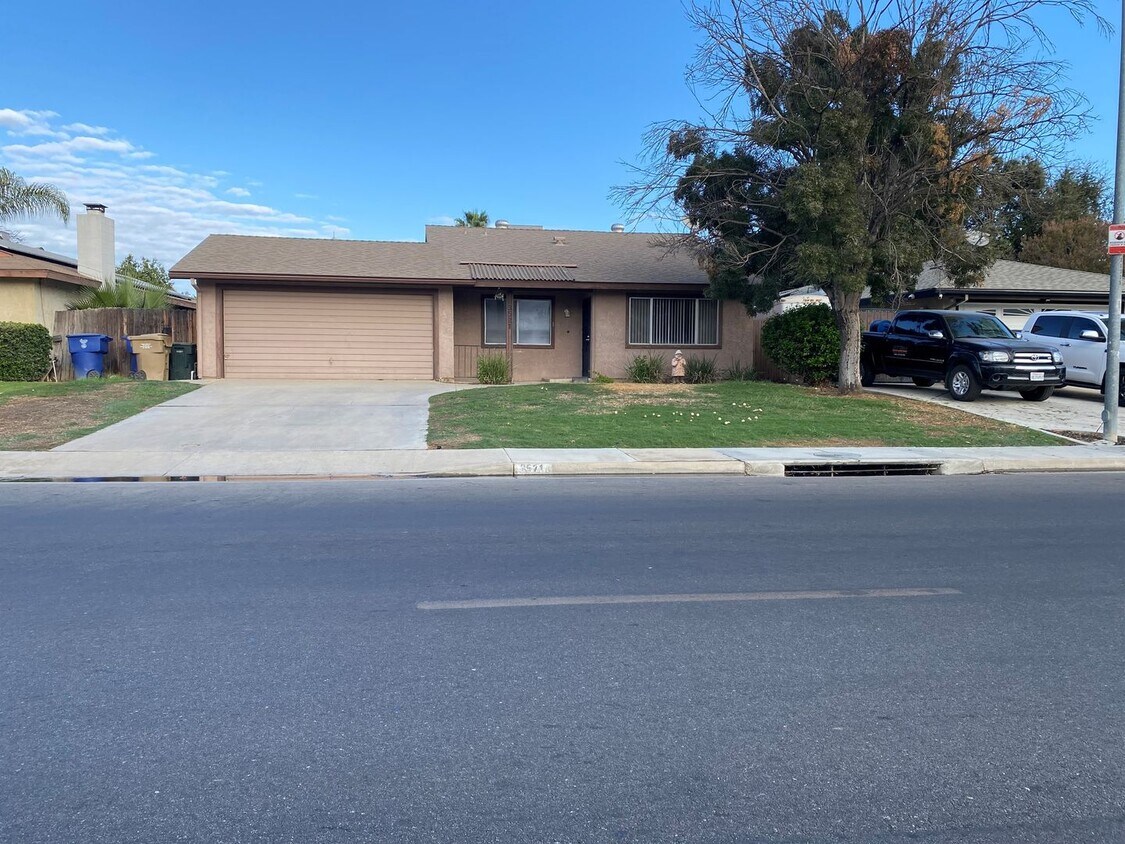 Primary Photo - 3521 S Half Moon Dr