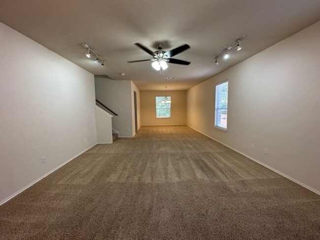 Foto del edificio - Wonderful home is South Austin. Great loca...