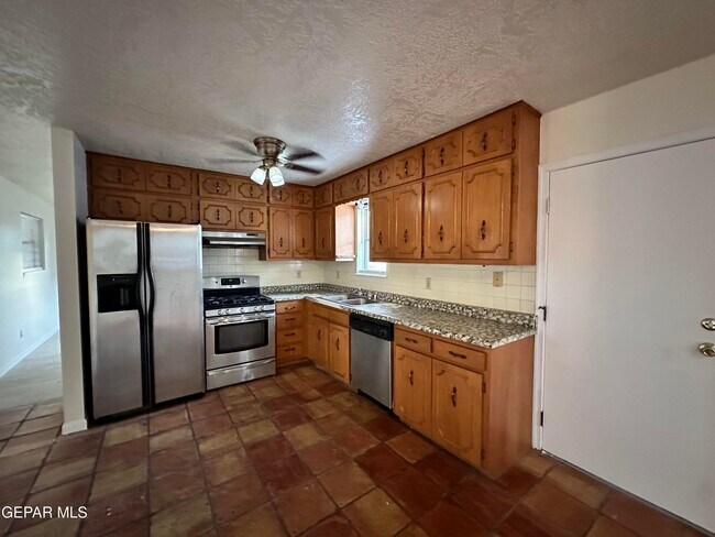Building Photo - 817 Del Mar Dr