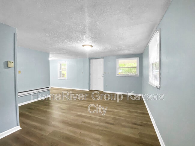 Building Photo - 1123 S Haden St