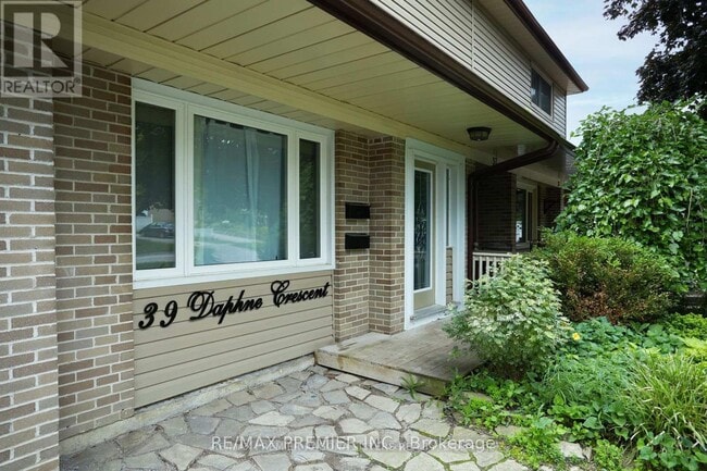 Building Photo - 39 Daphne Crescent