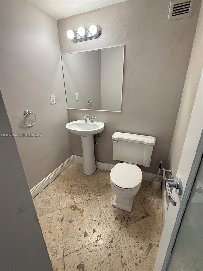 Foto del edificio - 5313 Collins Ave