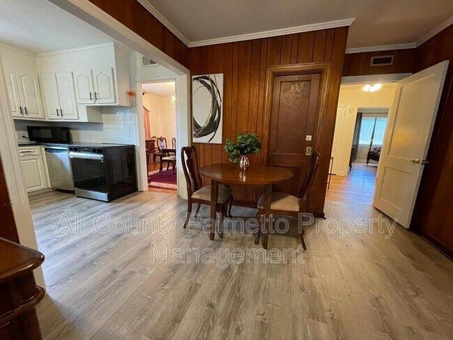 Building Photo - 110 Gordon St