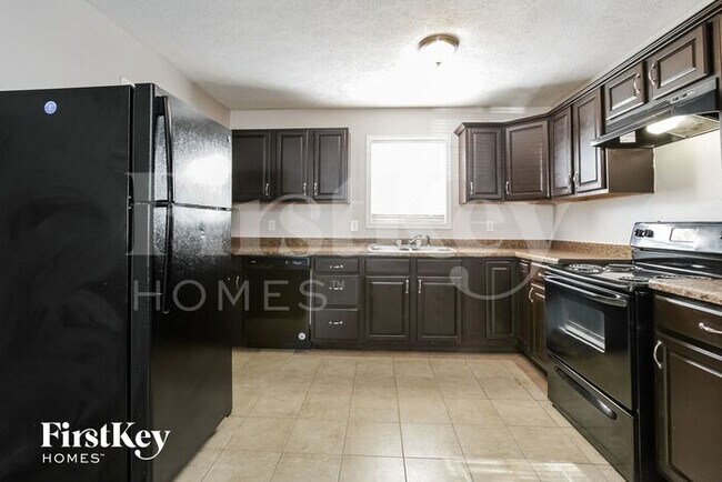 Foto del edificio - 6305 Kellum Dr
