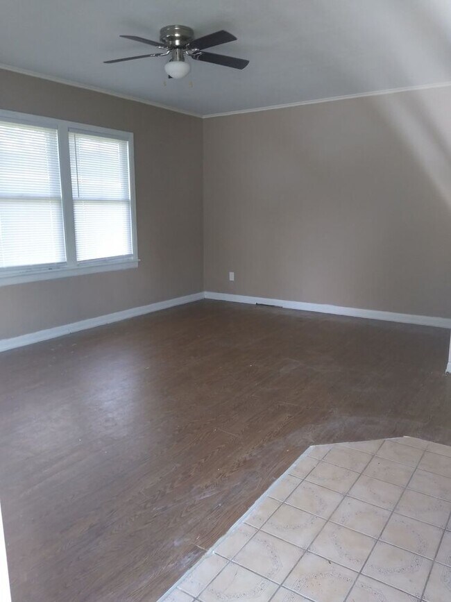 Building Photo - 3/1 in Nederland NISD