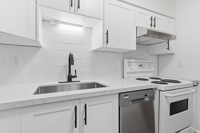 Building Photo - Renovated 1 Bedroom in 50+ Community Steps From Limeridge Mall