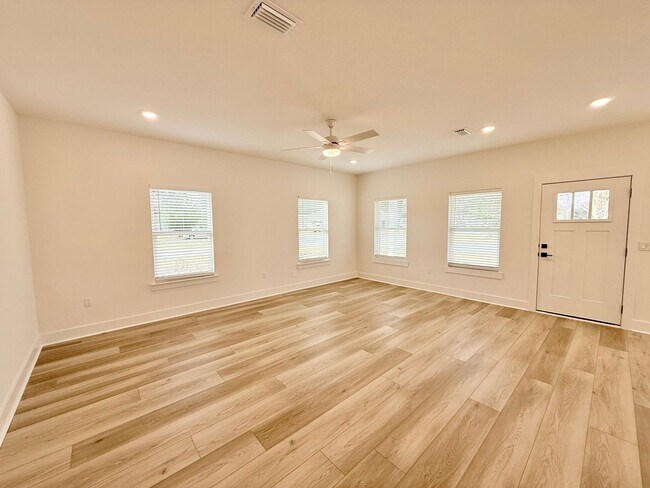 Foto del edificio - Modern 3-Bedroom Home