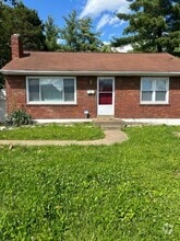Building Photo - 823 Fontaine Pl