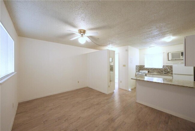 Building Photo - 2302 Leon St