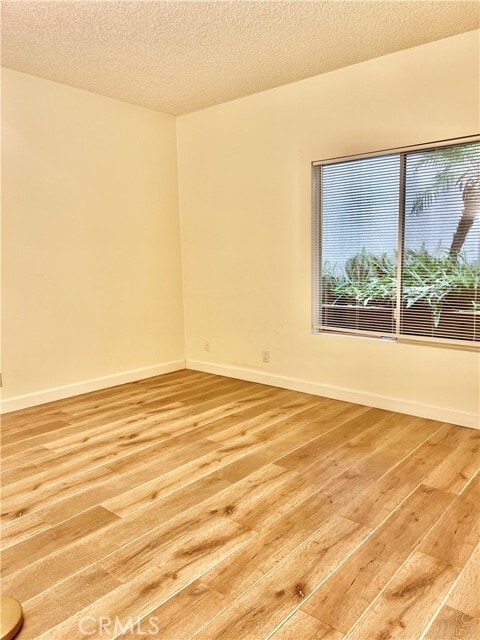 Foto del edificio - 2905 Montrose Ave