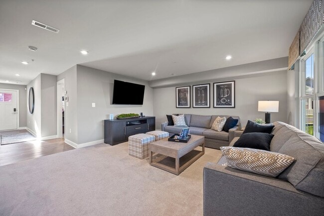 Building Photo - 171 Woodgate Cir