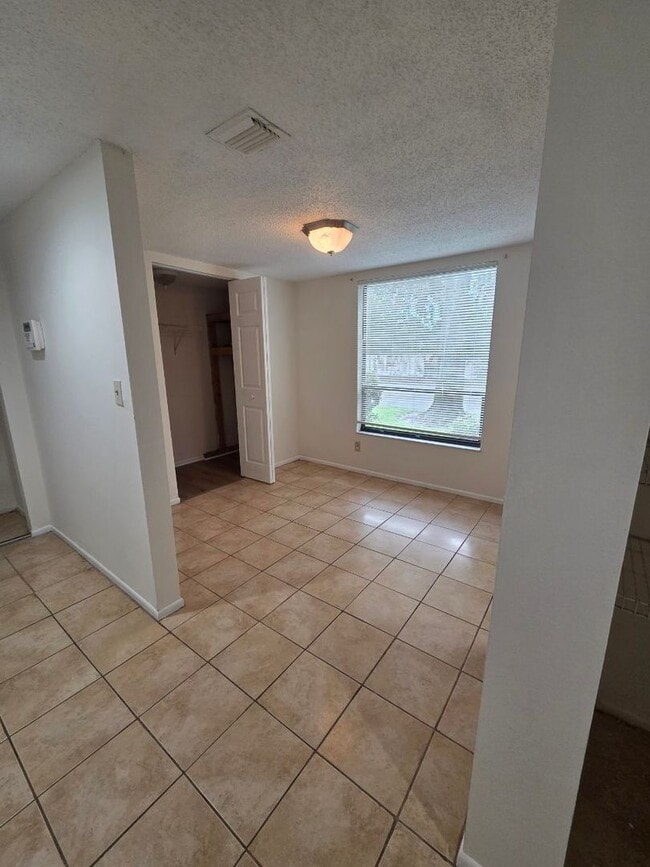 Foto del edificio - Temple Terrace Condo