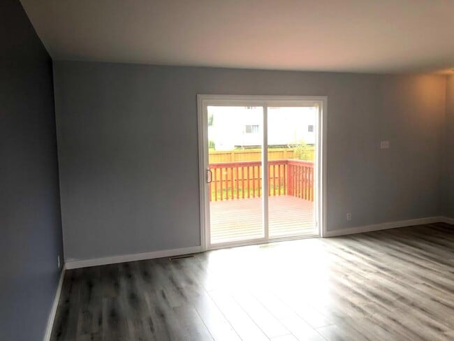 Building Photo - 3 bedroom in Kitimat BC V8C 1W2