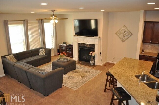 Building Photo - 5040 Breezewood Cir