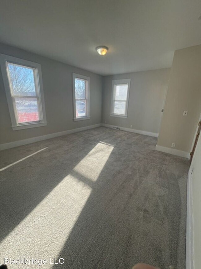 Building Photo - 1 br, 1 bath House - 323 S Colborne Street
