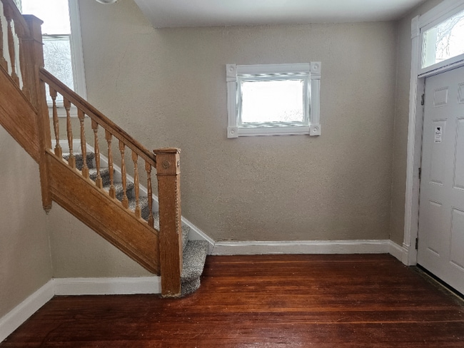 Photo - 107 S Hawley St House