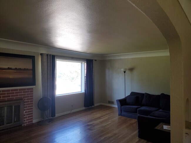 Living Room - 2114 10th Street Rd