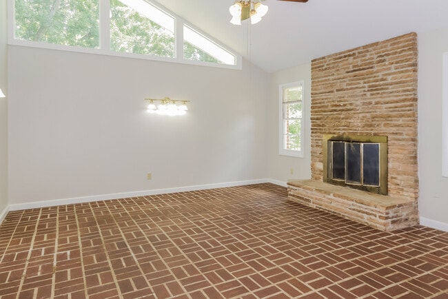 Building Photo - 510 S Georgetown Dr
