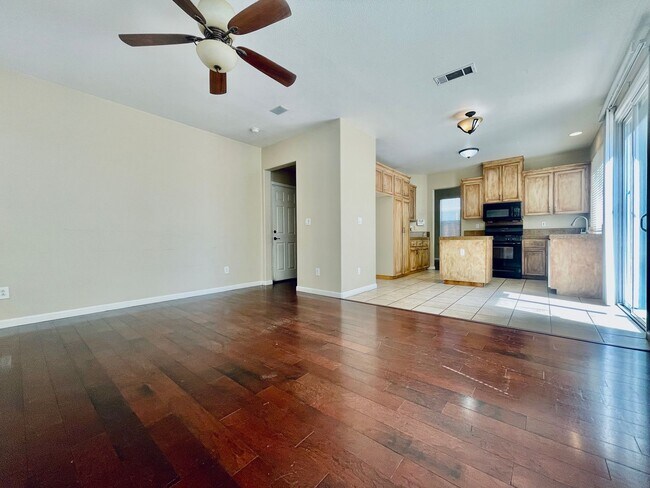 Foto del edificio - Beautiful 4bed / 3bath 3,281 SQFT Move in ...