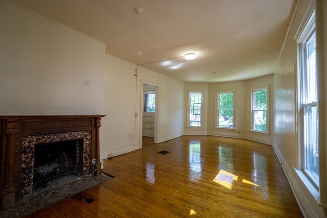 Foto del edificio - AVAIL 6/1/26 - Charming 5 bedroom Home wit...