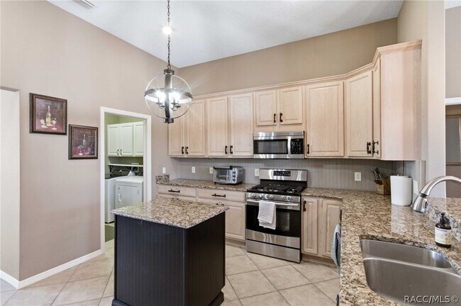 Foto del edificio - 467 W Mickey Mantle Path