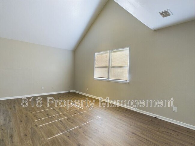 Foto del edificio - 5722 Norton Ave