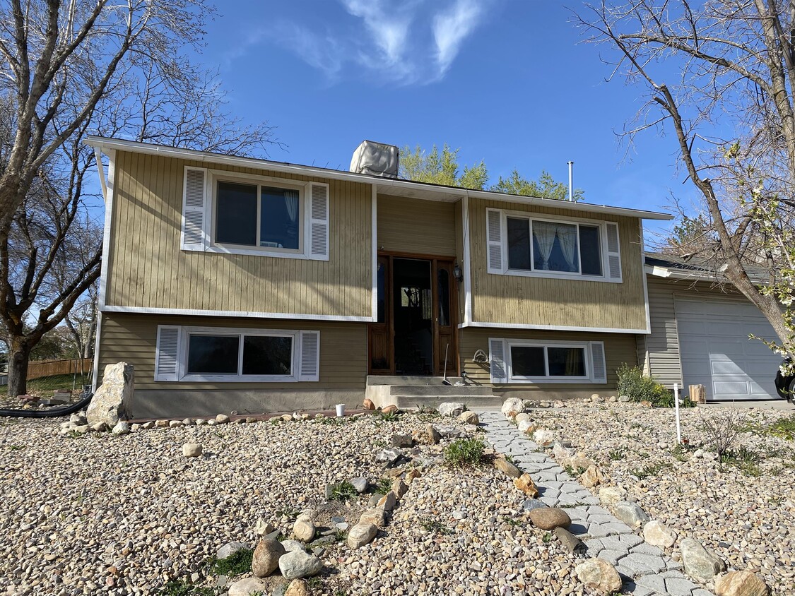 Foto principal - 1137 E Webster Dr