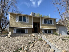 Building Photo - 1137 E Webster Dr