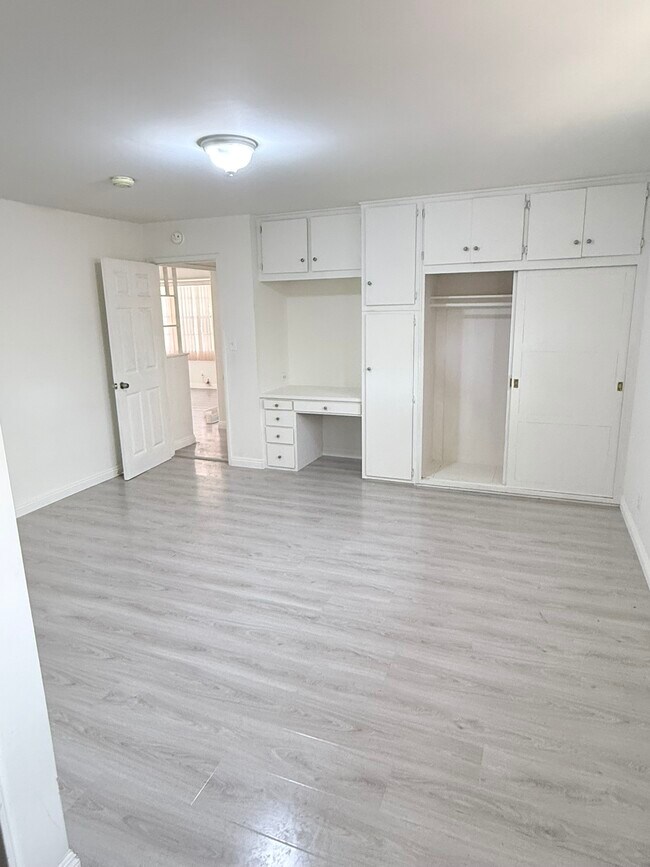 Building Photo - 9024 Emperor Ave