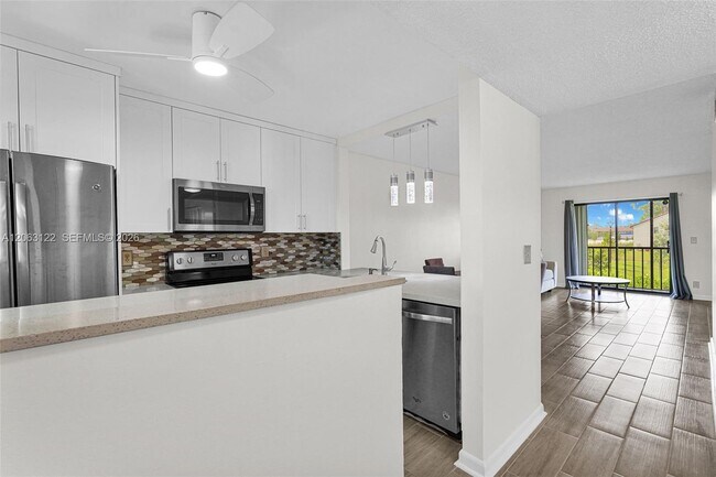 Foto del edificio - 7142 Golf Colony Ct
